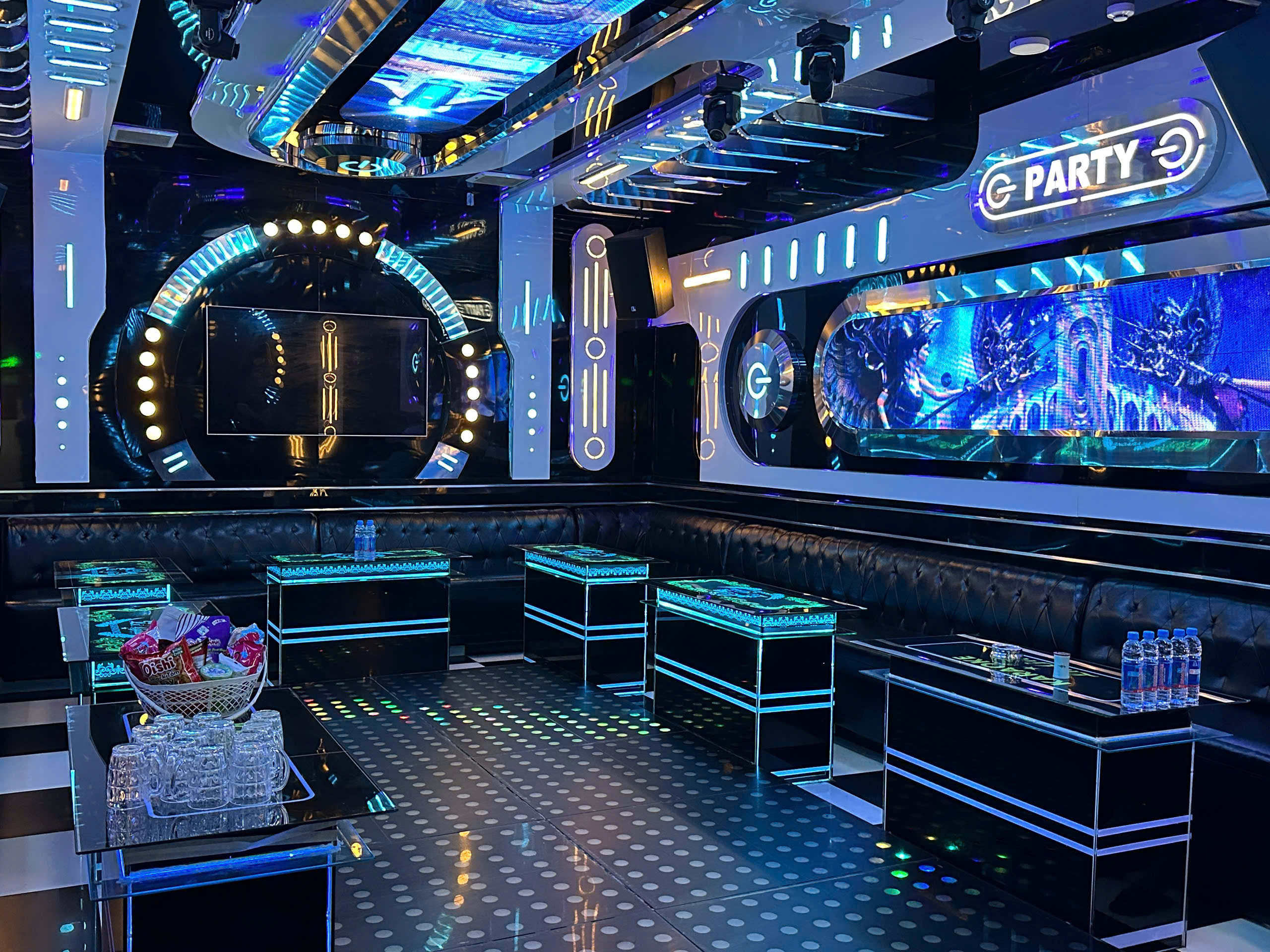 Không gian bùng nổ tại phòng karaoke Party dành cho nhóm đông